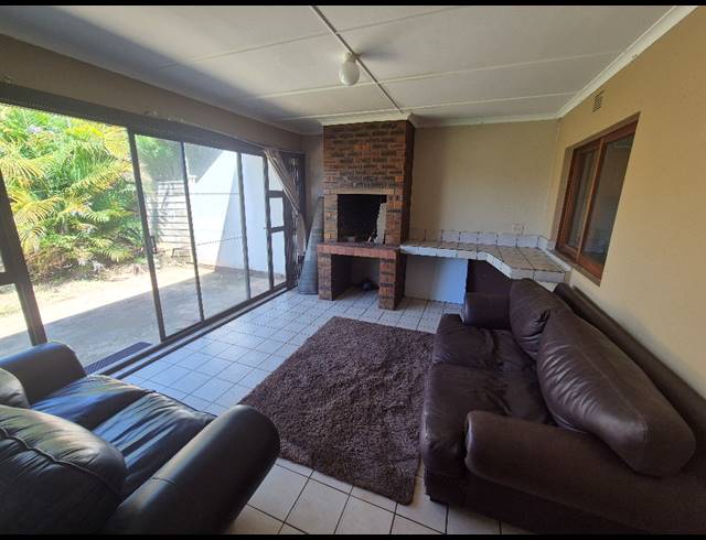 3 BEDROOM TOWNHOUSE FOR SALE IN MANABA BEACH